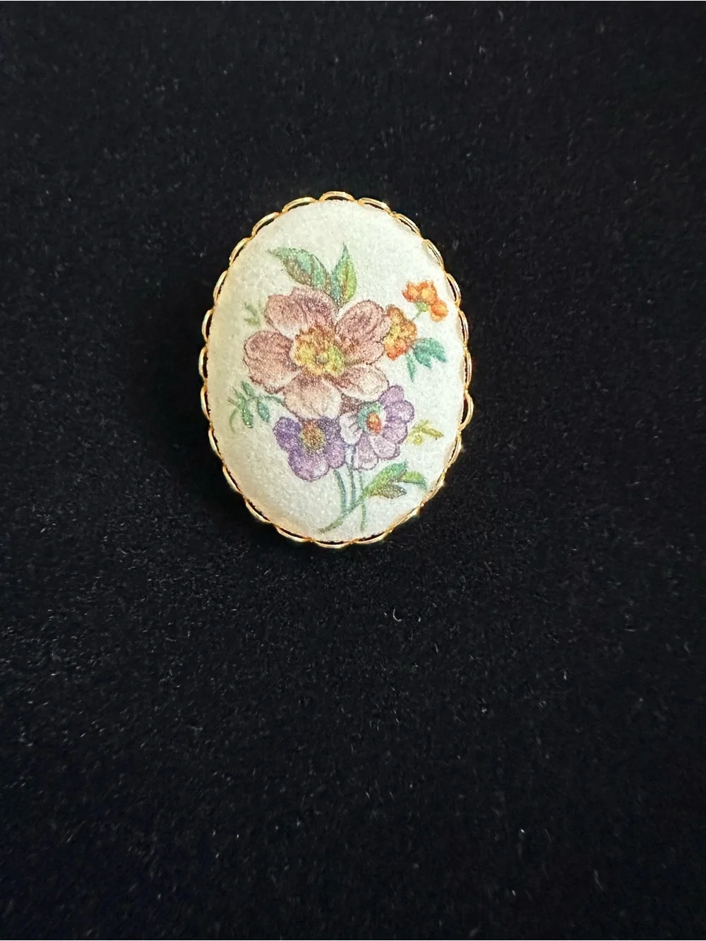 Vintage Floral Oval Brooch in Gold-Tone